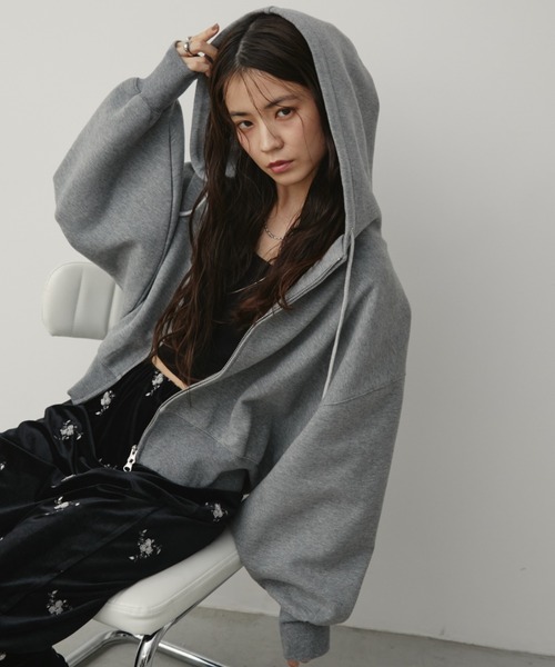 Aunt Marie's(アントマリーズ)の「クロップドZIPフーディ/パーカー(パーカー・レディース・ブラック/グレー/ホワイト・FREE)」の3枚目の写真