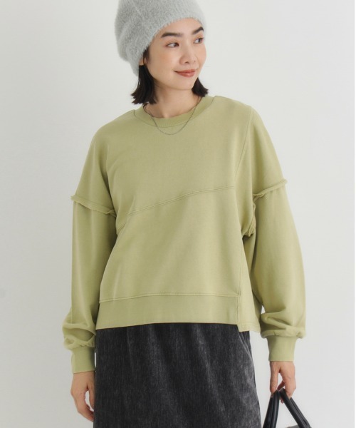 Right-on（ライトオン）の「【HONEYSUCKLE ROSE】切り替えデザインスウェットプルオーバー (切り替えデザイン/立体シルエット/コットン混紡/微光沢/大人カジュアル)（スウェット・レディース・グリーン/キナリ/ダークグレー/ブラック・M/L/S）」の4枚目の写真