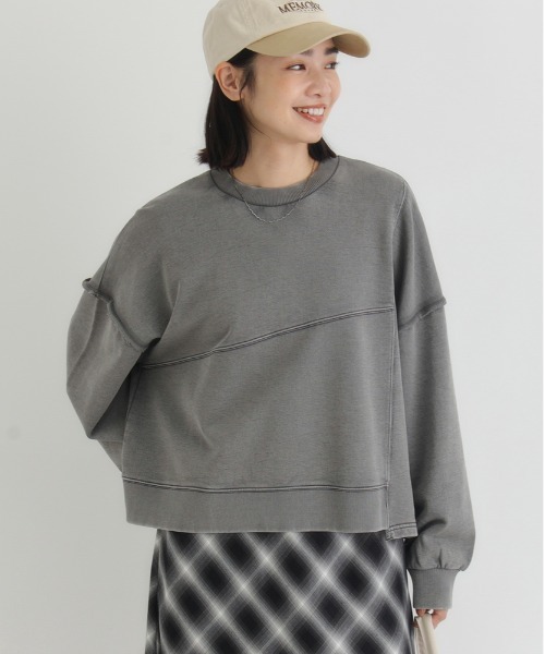 Right-on（ライトオン）の「【HONEYSUCKLE ROSE】切り替えデザインスウェットプルオーバー (切り替えデザイン/立体シルエット/コットン混紡/微光沢/大人カジュアル)（スウェット・レディース・グリーン/キナリ/ダークグレー/ブラック・M/L/S）」の3枚目の写真