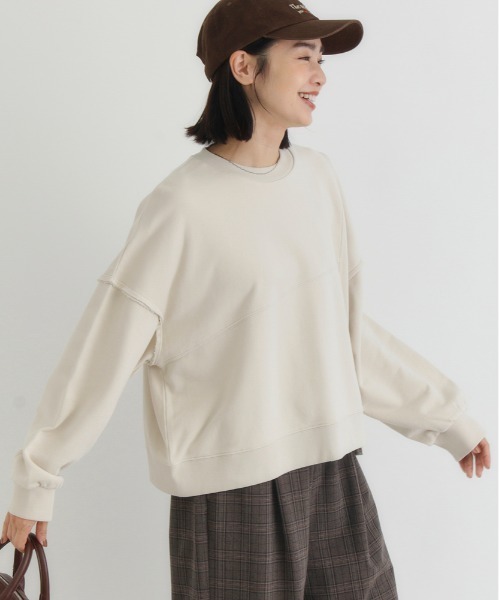 Right-on（ライトオン）の「【HONEYSUCKLE ROSE】切り替えデザインスウェットプルオーバー (切り替えデザイン/立体シルエット/コットン混紡/微光沢/大人カジュアル)（スウェット・レディース・グリーン/キナリ/ダークグレー/ブラック・M/L/S）」の20枚目の写真