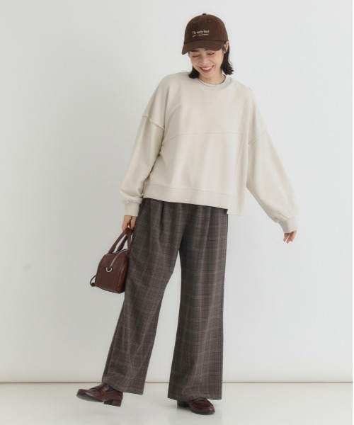 Right-on（ライトオン）の「【HONEYSUCKLE ROSE】切り替えデザインスウェットプルオーバー (切り替えデザイン/立体シルエット/コットン混紡/微光沢/大人カジュアル)（スウェット・レディース・グリーン/キナリ/ダークグレー/ブラック・M/L/S）」の21枚目の写真