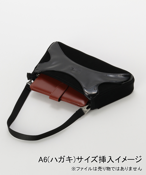 adidas(アディダス)の「adidas / アディダス CLUTCH SH BAG(ショルダーバッグ・レディース・シルバー/ブラック・FREE)」の14枚目の写真