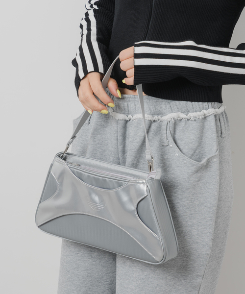 adidas(アディダス)の「adidas / アディダス CLUTCH SH BAG(ショルダーバッグ・レディース・シルバー/ブラック・FREE)」の13枚目の写真