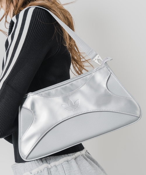 adidas(アディダス)の「adidas / アディダス CLUTCH SH BAG(ショルダーバッグ・レディース・シルバー/ブラック・FREE)」の5枚目の写真