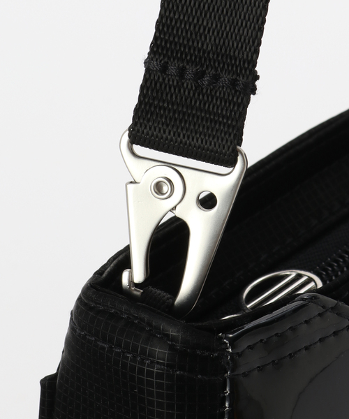 adidas(アディダス)の「adidas / アディダス CLUTCH SH BAG(ショルダーバッグ・レディース・シルバー/ブラック・FREE)」の7枚目の写真