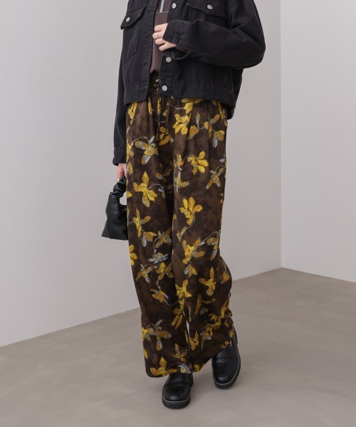 Bou Jeloud(ブージュルード)の「クラシックフラワーワイドパンツ(その他パンツ・レディース・ブラウン/ブラック・38)」の13枚目の写真