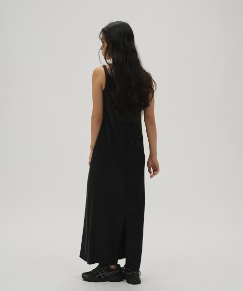 TODAYFUL(トゥデイフル)の「Squareneck Satin Dress(ワンピース・レディース・ブラック/オフホワイト・38inch/36inch)」の3枚目の写真