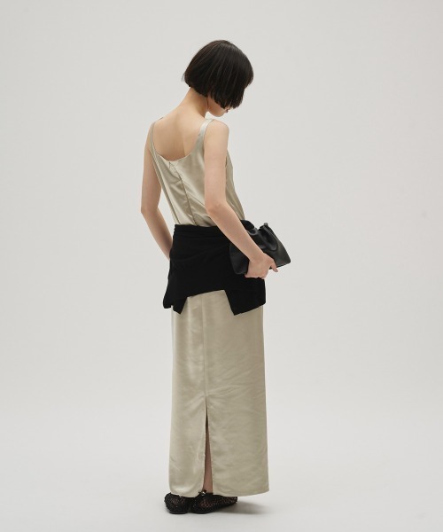 TODAYFUL(トゥデイフル)の「Squareneck Satin Dress(ワンピース・レディース・ブラック/オフホワイト・38inch/36inch)」の6枚目の写真
