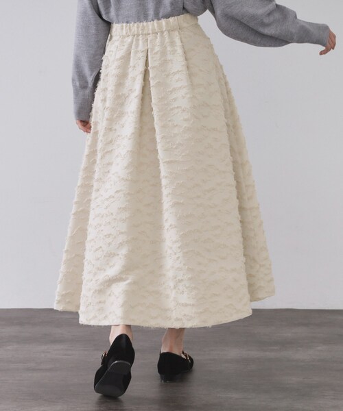 OPAQUE.CLIP（オペークドットクリップ）の「フェザージャカードタックフレアスカート【洗濯機OK】（スカート・レディース・アイボリー/ダークブラウン・38/40/42）」の3枚目の写真