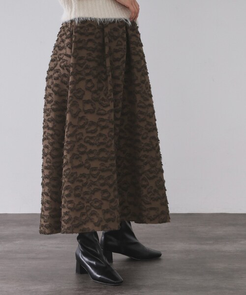 OPAQUE.CLIP（オペークドットクリップ）の「フェザージャカードタックフレアスカート【洗濯機OK】（スカート・レディース・アイボリー/ダークブラウン・38/40/42）」の7枚目の写真