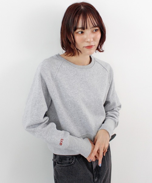 ABYS(アビス)の「【新色追加】ロゴ刺繍裏起毛ショート丈トレーナー(スウェット・レディース・レッド/ブラウン/イエロー/ネイビー/ピンク/杢グレー・FREE)」の2枚目の写真