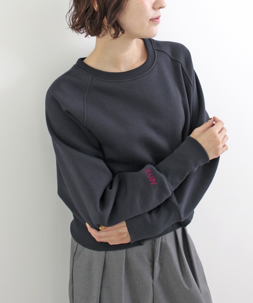 ABYS(アビス)の「【新色追加】ロゴ刺繍裏起毛ショート丈トレーナー(スウェット・レディース・レッド/ブラウン/イエロー/ネイビー/ピンク/杢グレー・FREE)」の10枚目の写真