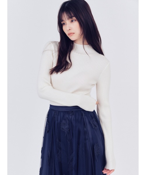 FRAY I.D(フレイアイディー)の「ウールシルクリブニットハイネックプルオーバー(ニット/セーター・レディース・レッド/アイボリー/その他/グレー・F)」の2枚目の写真