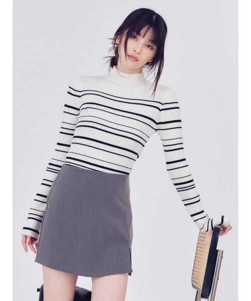 FRAY I.D(フレイアイディー)の「ウールシルクリブニットハイネックプルオーバー(ニット/セーター・レディース・レッド/アイボリー/その他/グレー・F)」の4枚目の写真