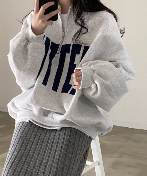 yuue' ( wear )(ユーイ)の「裏起毛オーバーサイズハーフジップロゴスウェット(スウェット・レディース・グレー/ブルー・FREE)」の8枚目の写真