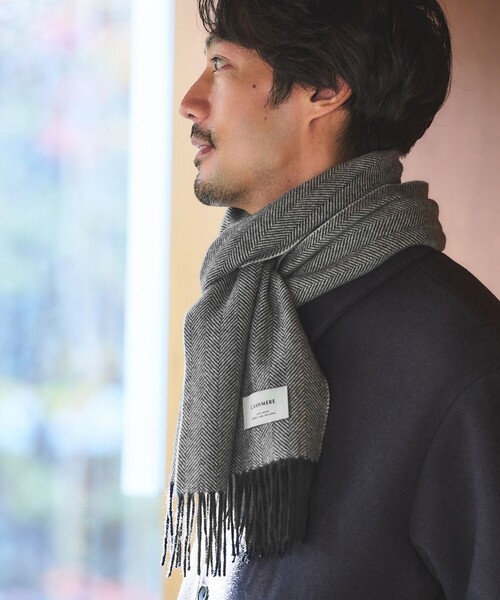 green label relaxing（グリーンレーベルリラクシング）の「カシミヤ 100 トラッド マフラー（マフラー・メンズ・ライトグレー/ネイビー/ベージュ/ダークグレー/レッド/イエロー/パープル/ダークグリーン/グレー系・FREE）」の2枚目の写真