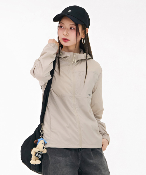 CHASECULT(チェイスカルト)の「共用 軽量 ストレッチ ウインドブレーカー ジャンパー - ベージュ(ナイロンジャケット・メンズ・ベージュ・105/90/100/95)」の5枚目の写真