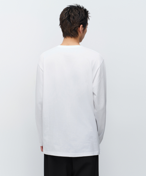 MUSINSA STANDARD（ムシンサスタンダード）の「レイヤードクルーネック長袖Tシャツ_通常丈 [ホワイト]（Tシャツ/カットソー・メンズ・その他・SMALL/MEDIUM/LARGE/X-LARGE/XX-LARGE/X-SMALL）」の3枚目の写真