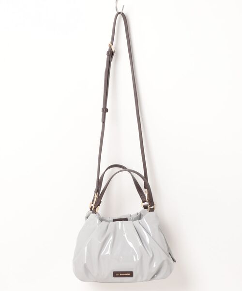 LA BAGAGERIE(ラバガジェリー)の「ソフトエナメル2WAYハンドバッグ Sサイズ(ハンドバッグ・レディース・グレイッシュベージュ/アイボリー/ライトグレー/シルバー系その他・FREE)」の1枚目の写真