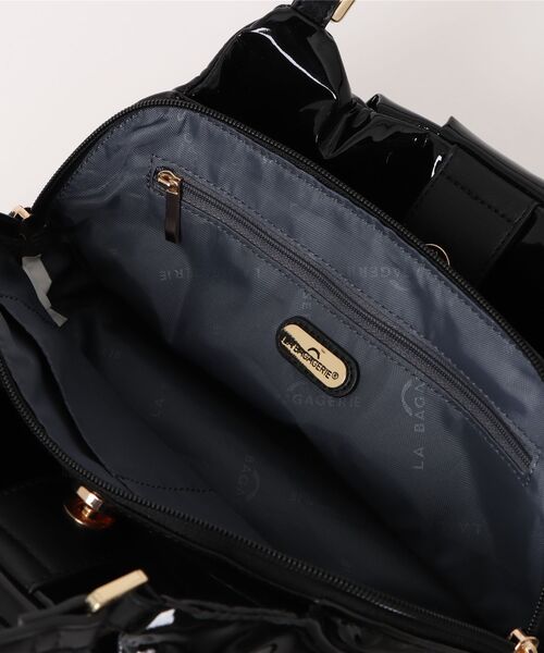 LA BAGAGERIE(ラバガジェリー)の「ソフトエナメル2WAYハンドバッグ Sサイズ(ハンドバッグ・レディース・グレイッシュベージュ/アイボリー/ライトグレー/シルバー系その他/ブラック・FREE)」の10枚目の写真