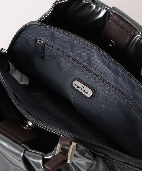 LA BAGAGERIE(ラバガジェリー)の「ソフトエナメル2WAYハンドバッグ Sサイズ(ハンドバッグ・レディース・グレイッシュベージュ/アイボリー/ライトグレー/シルバー系その他/ブラック・FREE)」の6枚目の写真
