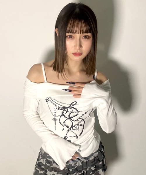 .KOM(ドットコム)の「A'GEM/9 × .kom 『.KOMZ/ドットケーオーエムゼット』 《Y2K》デザインロングスリーブ(Tシャツ/カットソー・レディース・ホワイト/ブラック・FREE)」の3枚目の写真