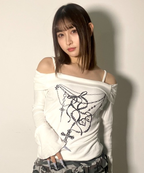 .KOM(ドットコム)の「A'GEM/9 × .kom 『.KOMZ/ドットケーオーエムゼット』 《Y2K》デザインロングスリーブ(Tシャツ/カットソー・レディース・ホワイト/ブラック・FREE)」の4枚目の写真
