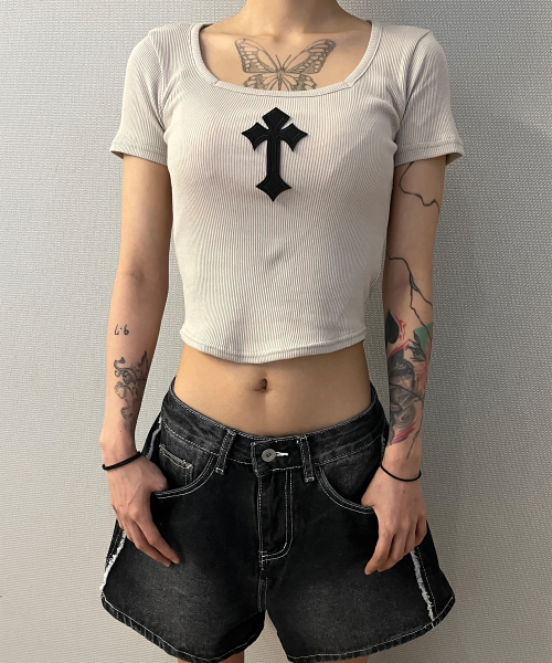 BORN SLIPPY(ボーンスリッピー)の「Cross Square Neck T-shirt (Beige)(Tシャツ/カットソー・レディース・その他・FREE)」の6枚目の写真