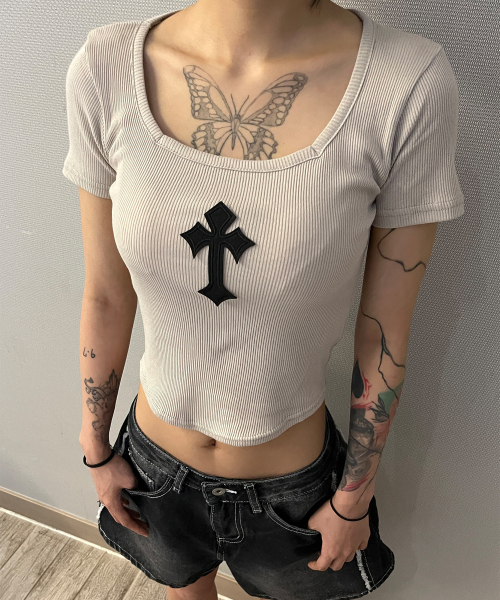 BORN SLIPPY(ボーンスリッピー)の「Cross Square Neck T-shirt (Beige)(Tシャツ/カットソー・レディース・その他・FREE)」の7枚目の写真