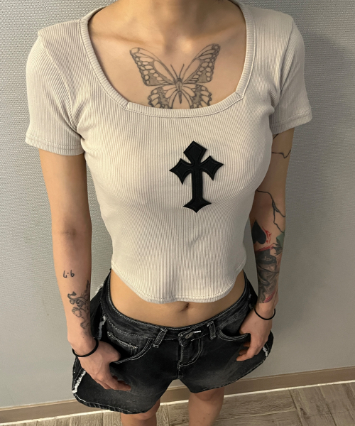 BORN SLIPPY(ボーンスリッピー)の「Cross Square Neck T-shirt (Beige)(Tシャツ/カットソー・レディース・その他・FREE)」の8枚目の写真