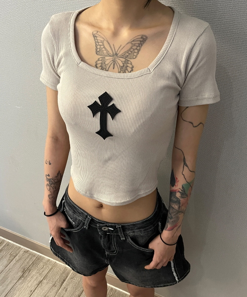 BORN SLIPPY(ボーンスリッピー)の「Cross Square Neck T-shirt (Beige)(Tシャツ/カットソー・レディース・その他・FREE)」の12枚目の写真