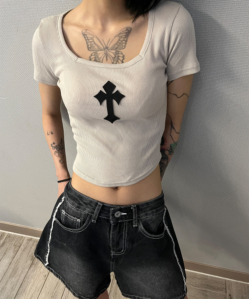 BORN SLIPPY(ボーンスリッピー)の「Cross Square Neck T-shirt (Beige)(Tシャツ/カットソー・レディース・その他・FREE)」の13枚目の写真
