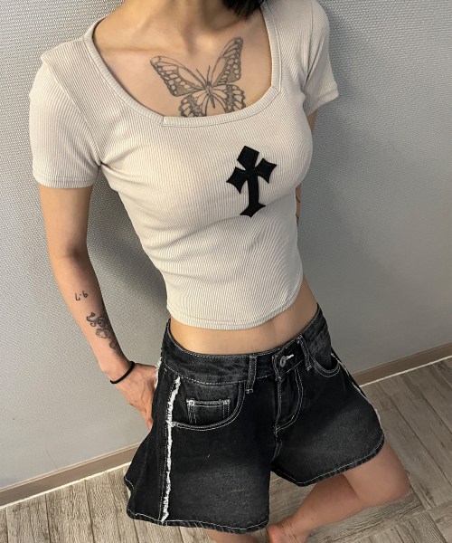 BORN SLIPPY(ボーンスリッピー)の「Cross Square Neck T-shirt (Beige)(Tシャツ/カットソー・レディース・その他・FREE)」の15枚目の写真