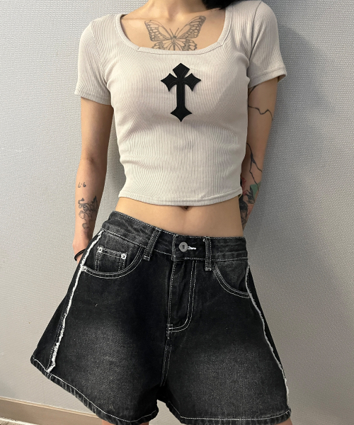 BORN SLIPPY(ボーンスリッピー)の「Cross Square Neck T-shirt (Beige)(Tシャツ/カットソー・レディース・その他・FREE)」の16枚目の写真