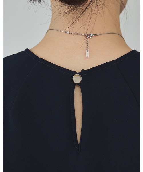 qualite（カリテ）の「ライトダブルクロスナローブラウス/オケージョン/セレモニー/フォーマル/オフィスカジュアル（シャツ/ブラウス・レディース・ネイビー/オフホワイト・フリー）」の15枚目の写真