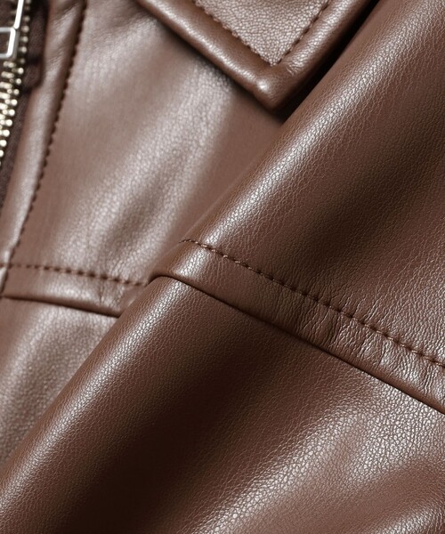 Ray BEAMS(レイビームス)の「フェイクレザー ジップ ブルゾン(ブルゾン・レディース・ブラック/ダークブラウン・0/1)」の7枚目の写真