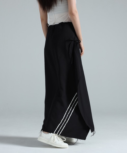 Y-3(ワイスリー)の「Y-3 SPORT UNIFORM RAW CUT 3 STRIPES SKIRT(スカート・レディース・ブラック・XX-SMALL/X-SMALL/SMALL/MEDIUM)」の3枚目の写真