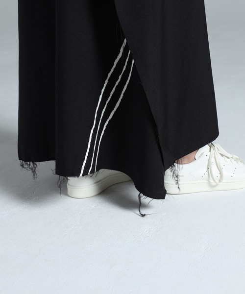 Y-3(ワイスリー)の「Y-3 SPORT UNIFORM RAW CUT 3 STRIPES SKIRT(スカート・レディース・ブラック・XX-SMALL/X-SMALL/SMALL/MEDIUM)」の5枚目の写真