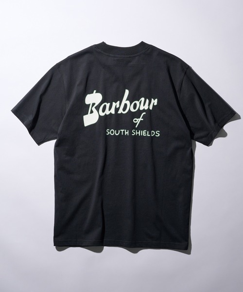 Barbour(バブアー)の「【Barbour】barbour crossby archive logo os t-shirt(Tシャツ/カットソー・メンズ・ネイビー/ブラック/ホワイト/オリーブ・40/38/36/34/42)」の1枚目の写真