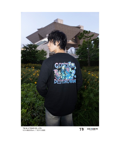 AIR TWOKYO(エアトゥーキョー)の「ゴジラ 70 周年記念 平成・VS シリーズ キャラクターイラストロングスリーブ T シャツ 3(ゴジラ VS デストロイア)(Tシャツ/カットソー・メンズ・ブラック・X-LARGE/LARGE/MEDIUM)」の2枚目の写真
