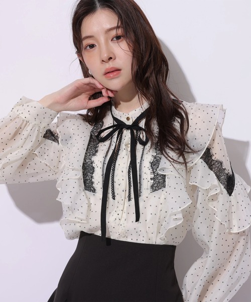 Rirandture(リランドチュール)の「ドットラッフルブラウス(シャツ/ブラウス・レディース・オフホワイト・2)」の1枚目の写真
