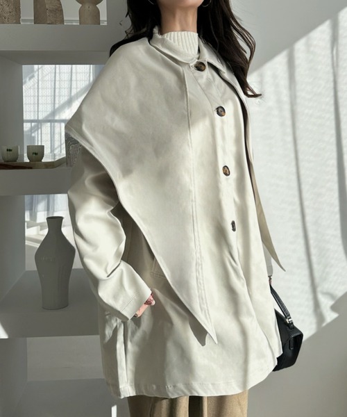 Eclat one（エクラワン）の「【Eclat one】コンパクトツイル スカーフ付き ミドル丈 ステンカラーコート（ステンカラーコート・レディース・アイボリー/ライトベージュ/ブラック・FREE）」の9枚目の写真