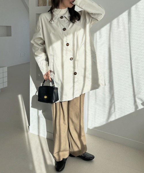 Eclat one（エクラワン）の「【Eclat one】コンパクトツイル スカーフ付き ミドル丈 ステンカラーコート（ステンカラーコート・レディース・アイボリー/ライトベージュ/ブラック・FREE）」の11枚目の写真