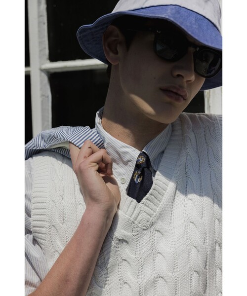 BEAMS PLUS(ビームスプラス)の「V-Neck Vest Cable(ニット/セーター・メンズ・ブラウン/ブルー/ベージュ/ホワイト/ネイビー/イエロー/グレー/オリーブ/ブラック/レッド・SMALL/MEDIUM/X-LARGE/LARGE)」の11枚目の写真