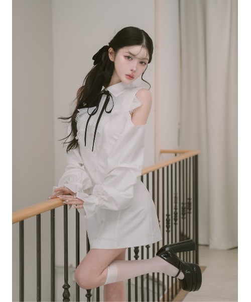 darich ダーリッチ ショルダースカラップフリルシャツミニワンピース Darich（ダーリッチ）の「ショルダースカラップフリルシャツミニ