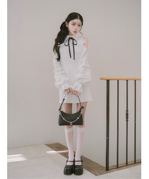 Darich（ダーリッチ）の「ショルダースカラップフリルシャツミニ