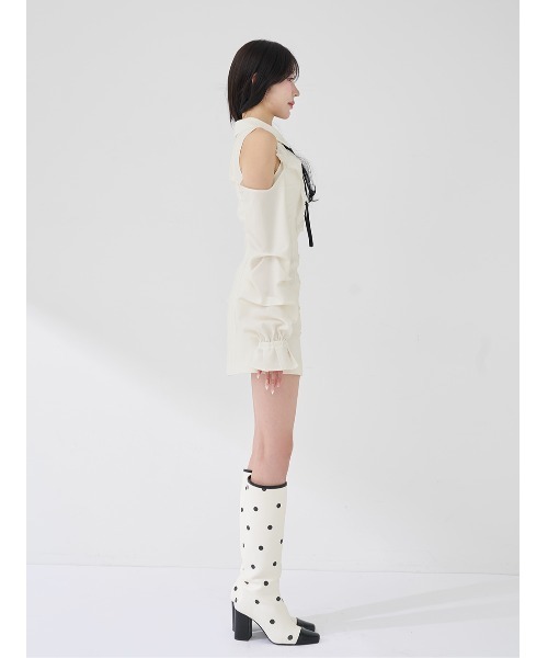 Darich（ダーリッチ）の「ショルダースカラップフリルシャツミニ