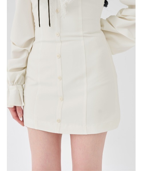 Darich（ダーリッチ）の「ショルダースカラップフリルシャツミニ