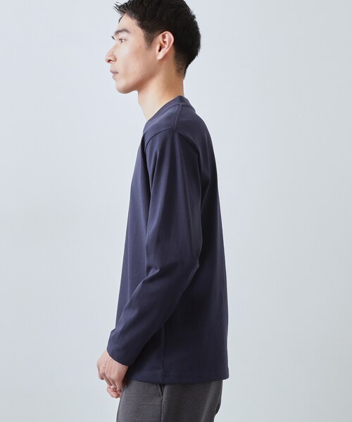 THE SHOP TK （ザ ショップ ティーケー ）の「【ジャケットインにもおすすめ】きれいめ長袖Tシャツ 洗濯機OK（Tシャツ/カットソー・メンズ・オフホワイト/ネイビー/ライトグレー・02/04/03/01）」の12枚目の写真
