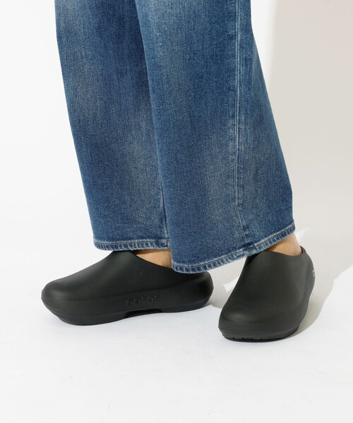 OOFOS(ウーフォス)の「【OOFOS/ウーフォス】OOcloog+ / ウークロッグプラス(サンダル・レディース・ブラック・23/24/25)」の14枚目の写真